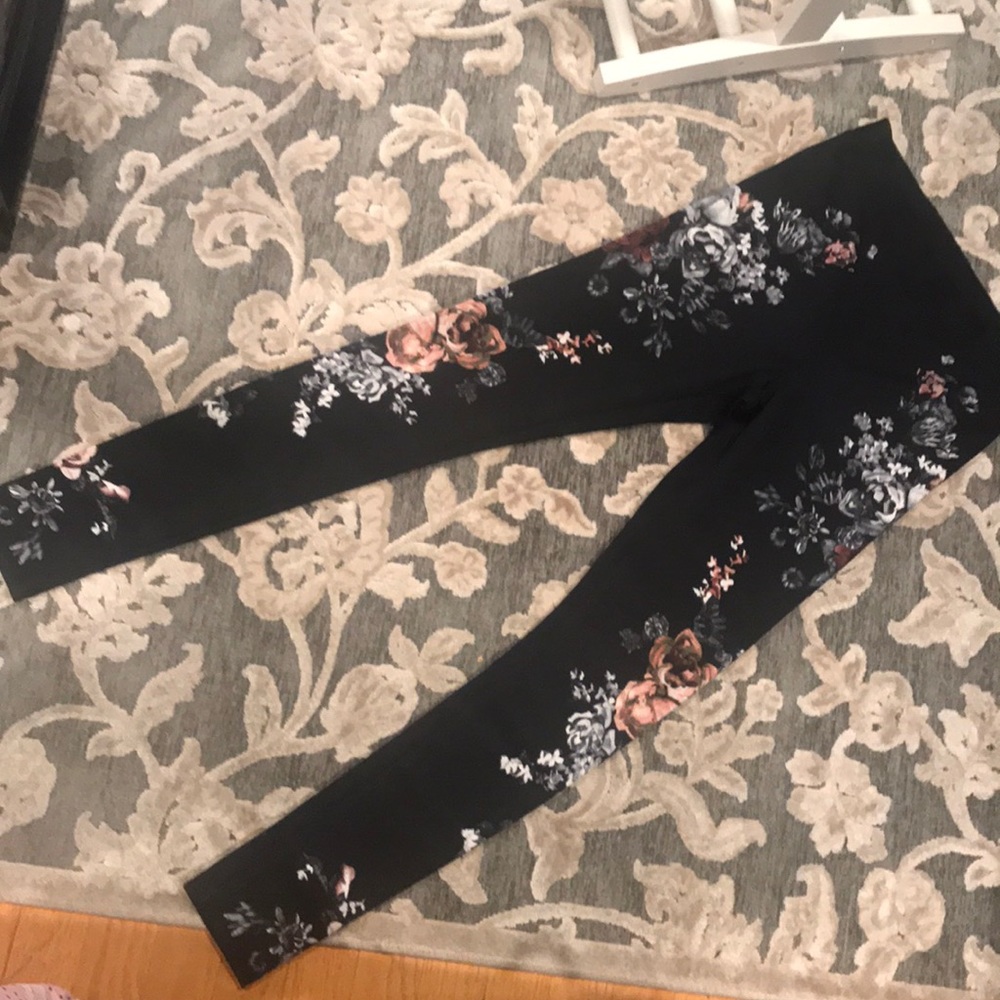 Black Floral Express leggings